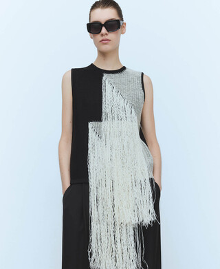 Top com franjas em malha intarsia