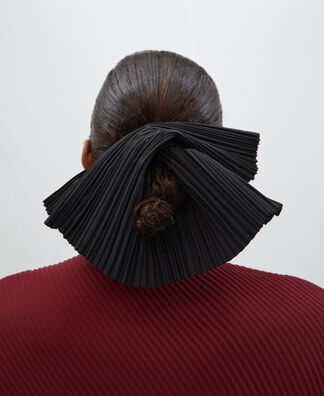 Pleated fabric hole hair tie Pleated fabric hole hair tie
