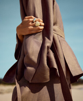 Lacquered embossed metal ring