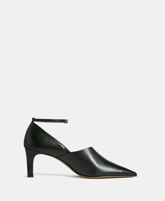 Ankle strap heeled shoe