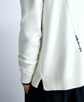 Bestickter Herrenpullover Bestickter Herrenpullover