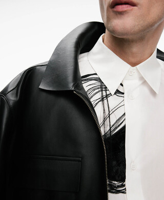 Spread collar leather jacket