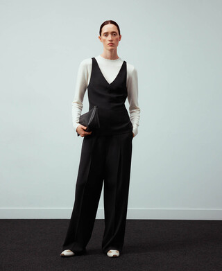 Tailored vest with open back woman