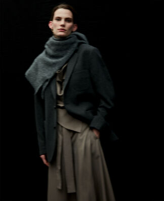 Wool and alpaca scarf with collar Wool and alpaca scarf with collar
