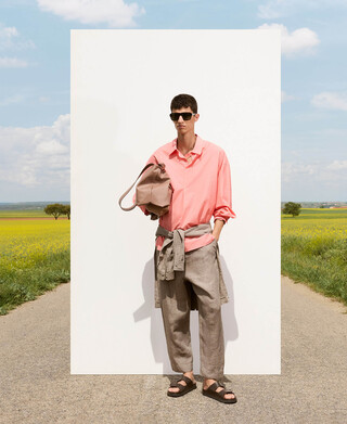 Camisa oversize media tapeta