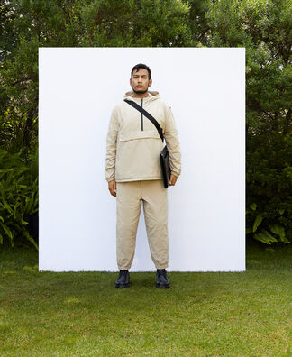 Nylon twill hooded kangaroo Nylon twill hooded kangaroo