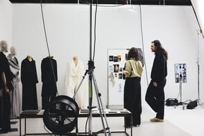 ADOLFO DOM&Iacute;NGUEZ VISTE A &Oacute;LIVER  LAXE EN LOS OSCAR 