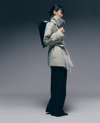 Funnel neck short cross-front trench