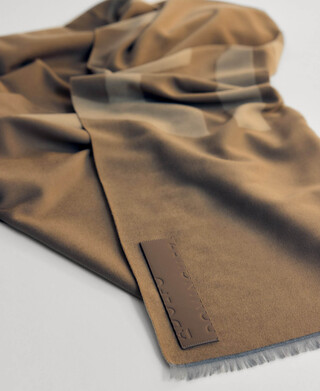 Bufanda bicolor maxi logo jacquard mujer Bufanda bicolor maxi logo jacquard mujer