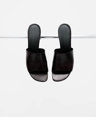 Sandalia tac&oacute;n cuadrado piel