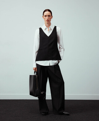 Tailored vest with open back woman