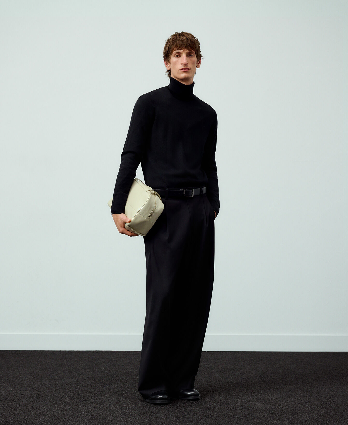 ADOLFO DOMINGUEZ アドルフォドミンゲス　黒いルーズワンピース アドルフォドミンゲス ADOLFO DOMINGUEZ ワンピース ADOLFO