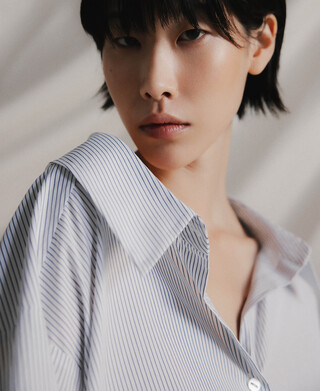 Chemise d&eacute;structur&eacute;e &agrave; rayures pour femme