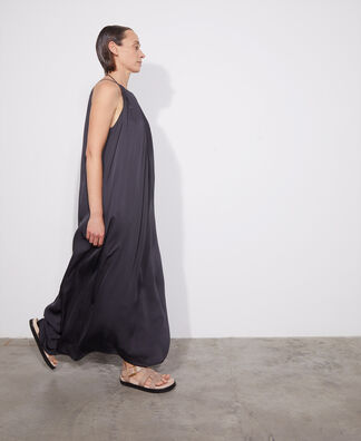 LONG PLEATED DRESS WITH HALTER NECKLINE LONG PLEATED DRESS WITH HALTER NECKLINE