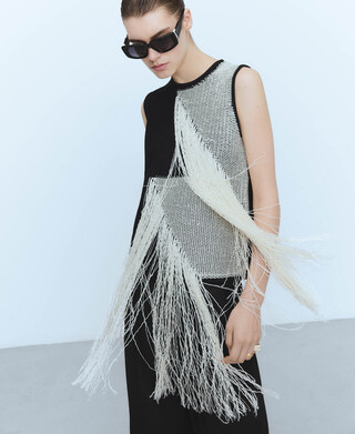 Top com franjas em malha intarsia