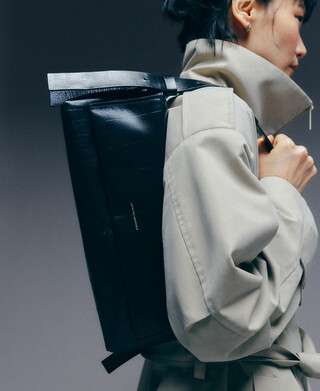 Funnel neck short cross-front trench