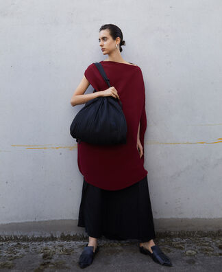 Shopper in pleated fabric Shopper in pleated fabric