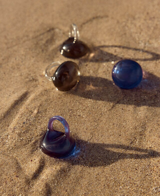 Translucent resin maxi ring