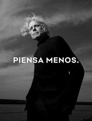 PIENSA MENOS.