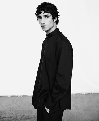 Regular fit spread collar shirt man