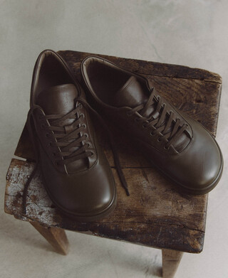 Leather padded barefoot sneaker