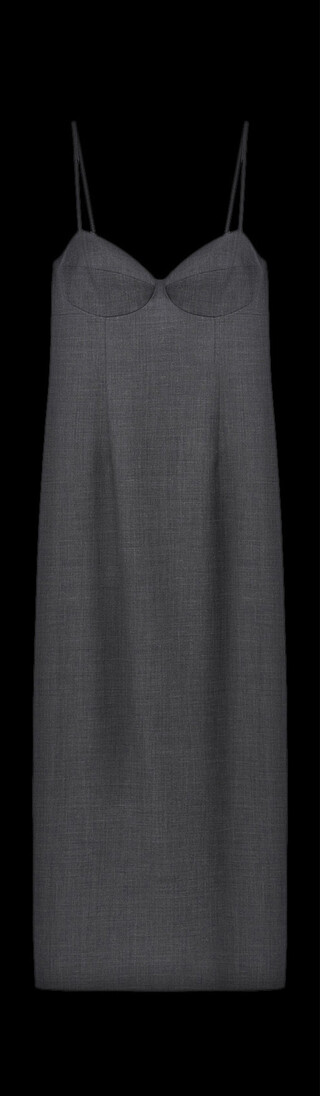 Eng angelegtes, ma&szlig;geschneidertes Kleid mit Herzausschnitt