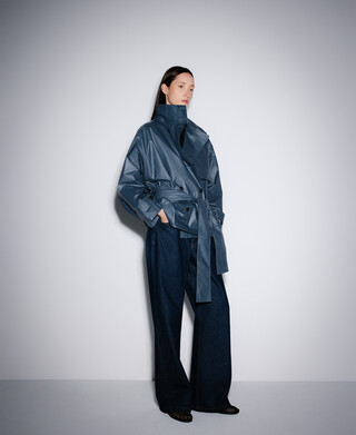 Gabardina corta cuello chimenea