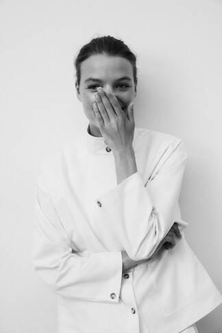 Funnel neck shirt with front yoke woman