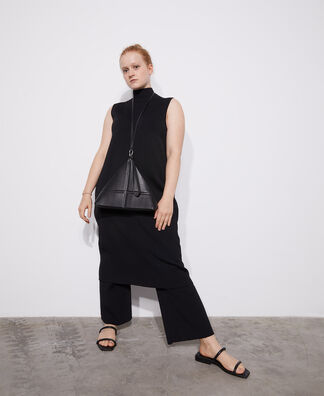 TRIANGULAR CROSSBODY BAG WITH VOLUME TRIANGULAR CROSSBODY BAG WITH VOLUME