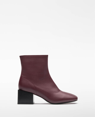 Leather round-toe ankle boot