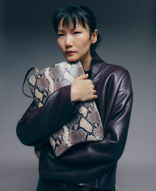 Ori&oacute;n snake-embossed vertical hobo bag