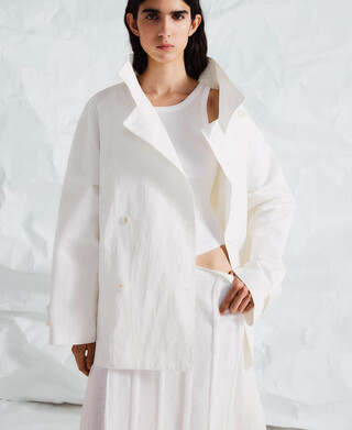 Kurzer Trenchcoat mit Trichterkragen