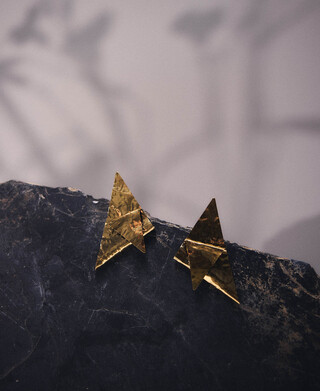 Medium folded triangular earrings