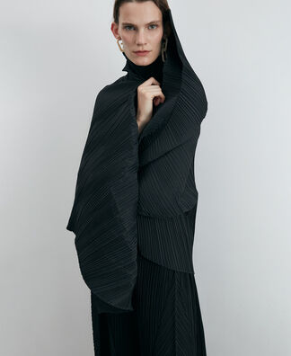 Pleated shawl Pleated shawl
