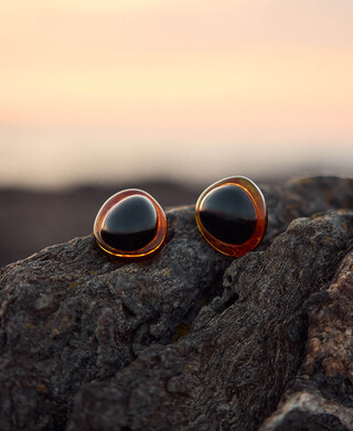 Two-tone resin round earrings