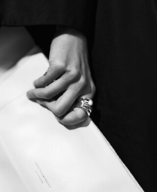 Wide metal ring with pearl woman Wide metal ring with pearl woman