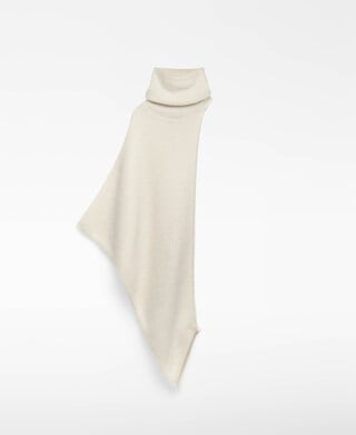 Capa assim&eacute;trica com gola alta para mulher