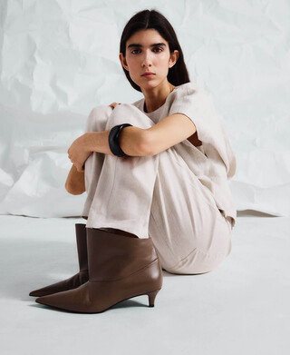 Asymmetrische Lederstiefeletten