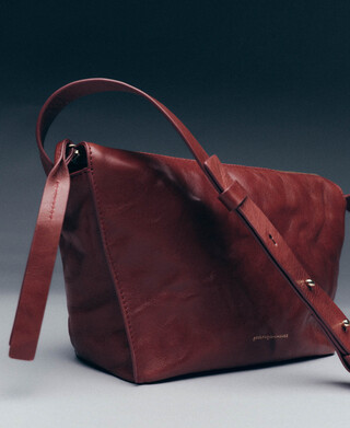 Ori&oacute;n washed leather large crossbody