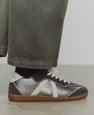 Maxi logo metallic leather sneaker