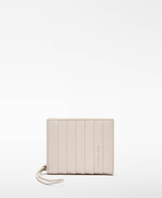Pleated leather square wallet