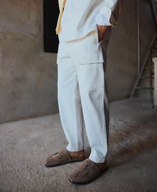 Barrel fit cargo trousers man