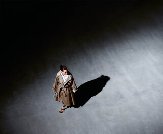 Gabardina bicolor doble solapa