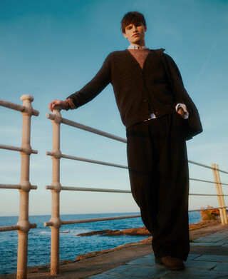 Knit V-neck cardigan man