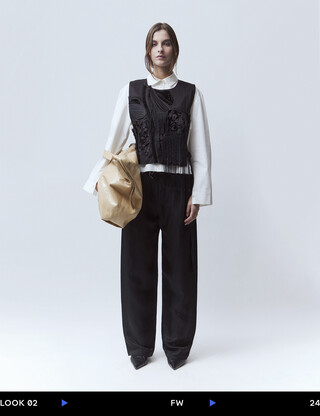 LOOK 02 LOOK 02