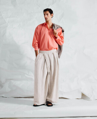 Camisa oversize media tapeta