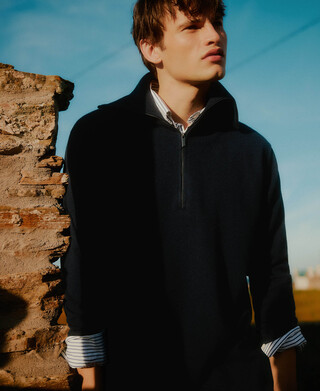 Zip-up knit sweater man