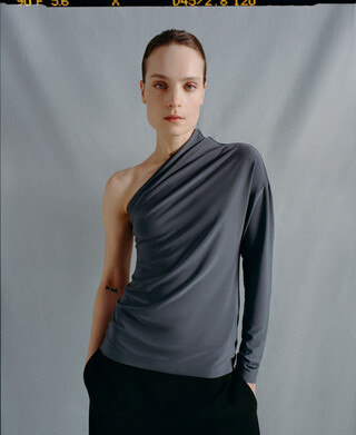 Asymmetric neckline t-shirt Asymmetric neckline t-shirt