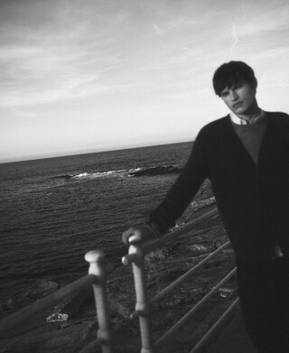 Knit V-neck cardigan man