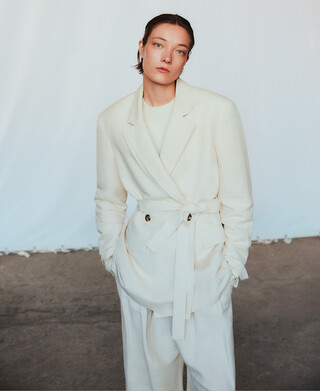 Blazer à double revers avec ceinture femme